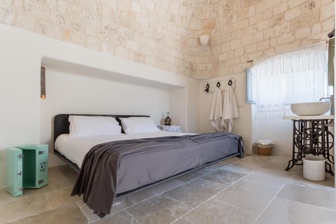 Bed and Breakfast Si Fa Trullo Остуні Екстер'єр фото