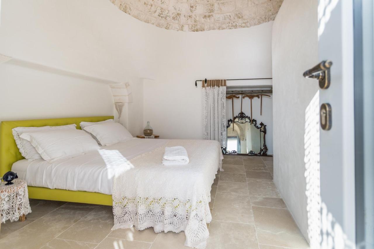 Bed and Breakfast Si Fa Trullo Остуні Екстер'єр фото